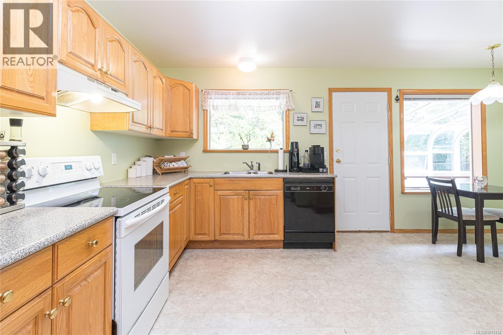 Photo 6 of 667 Goldie Ave, Langford BC