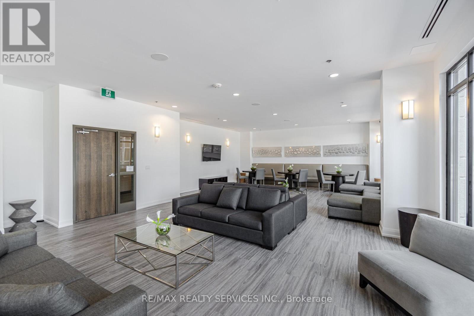 Photo 14 of 2902 2900 Highway 7 Road, Vaughan ON