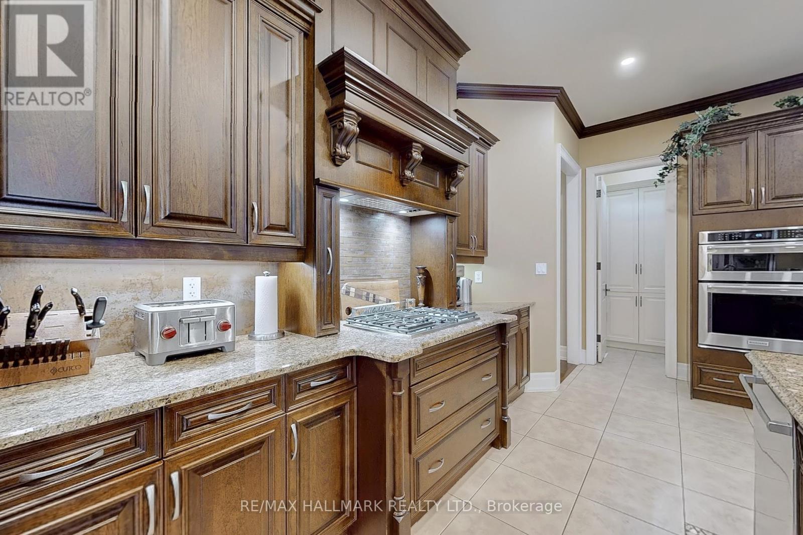 Photo 6 of 63 Grayfield Drive, Whitchurchstouffville ON