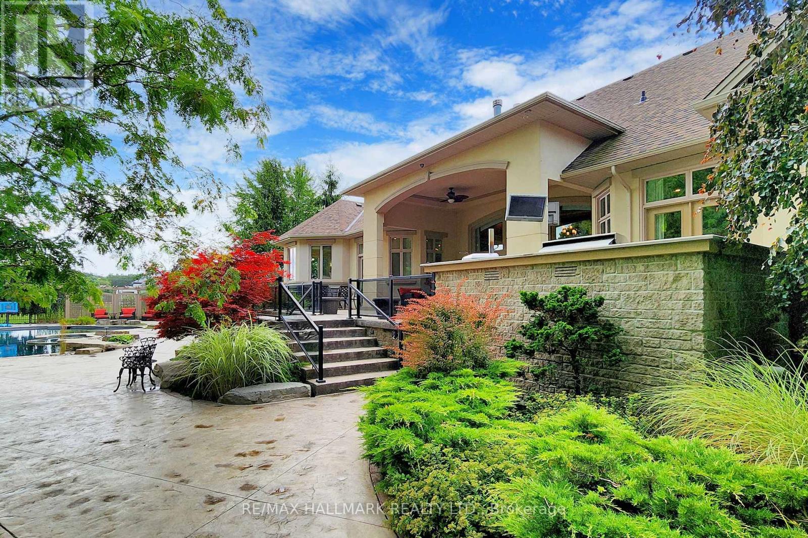 Photo 3 of 63 Grayfield Drive, Whitchurchstouffville ON
