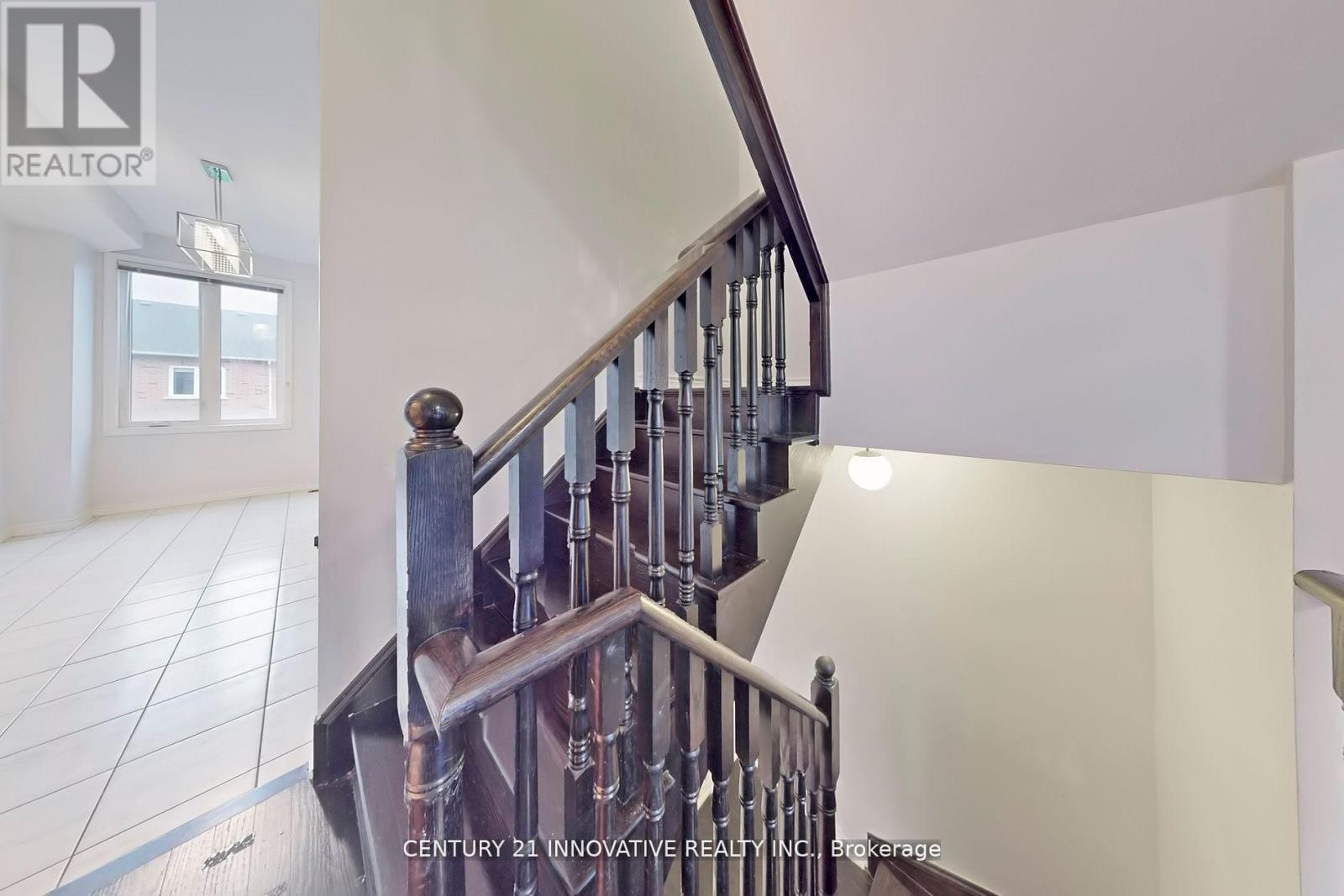 Photo 10 of 10 Hyderabad Lane, Markham ON