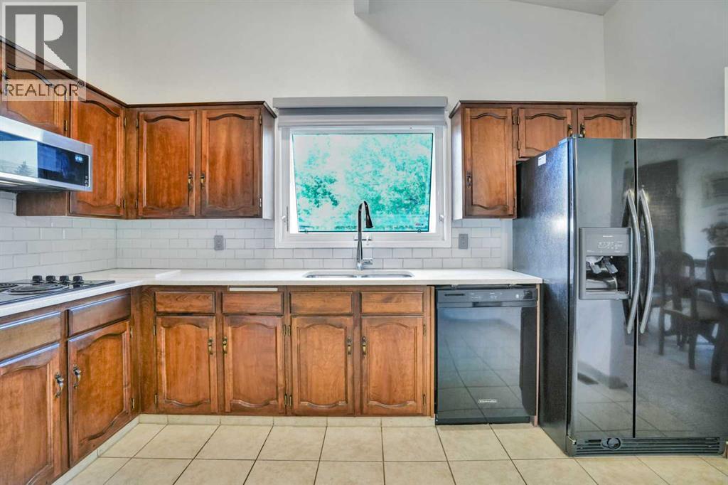 Single Family House 4 Level for Sale in  Templeside Circle NE Temple Calgary 