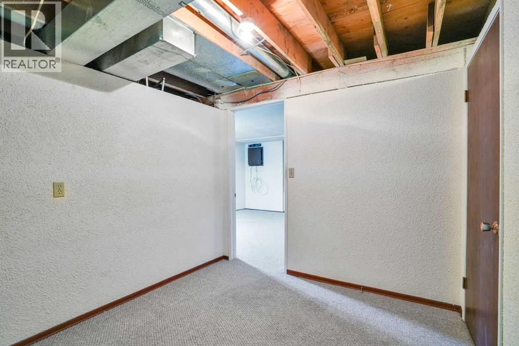 Single Family House 4 Level for Sale in  Templeside Circle NE Temple Calgary 