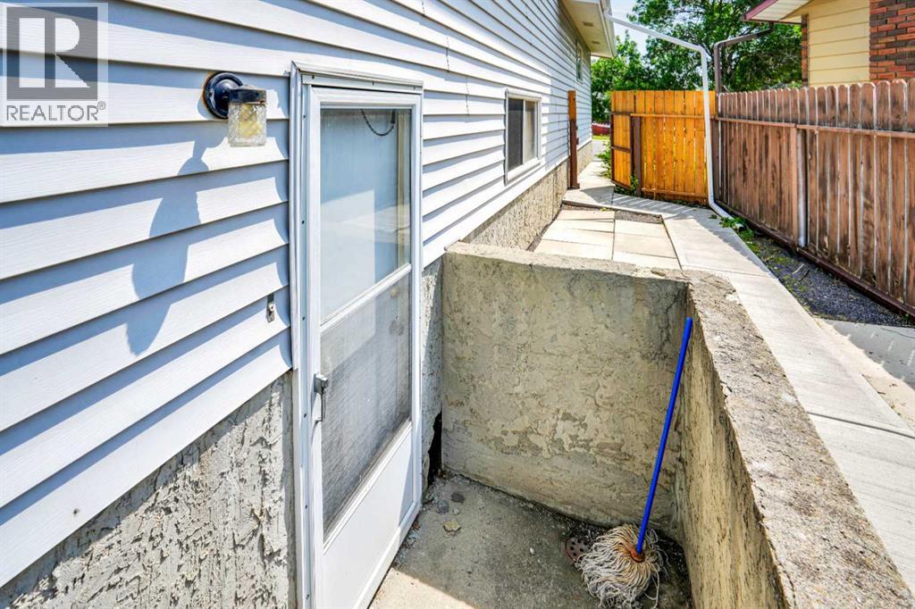 Single Family House 4 Level for Sale in  Templeside Circle NE Temple Calgary 