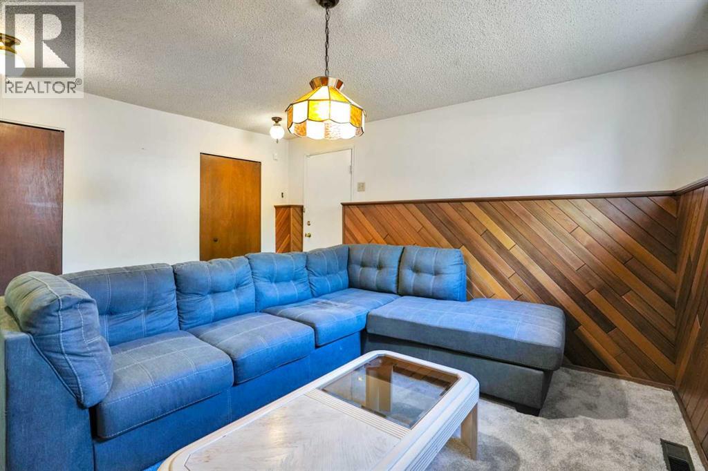 Single Family House 4 Level for Sale in  Templeside Circle NE Temple Calgary 