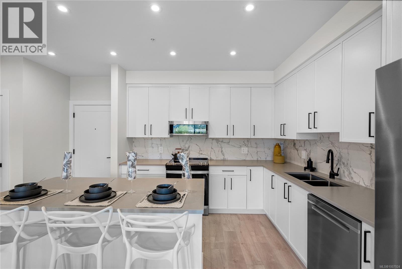 Photo 14 of 606 1371 Goldstream Ave, Langford BC