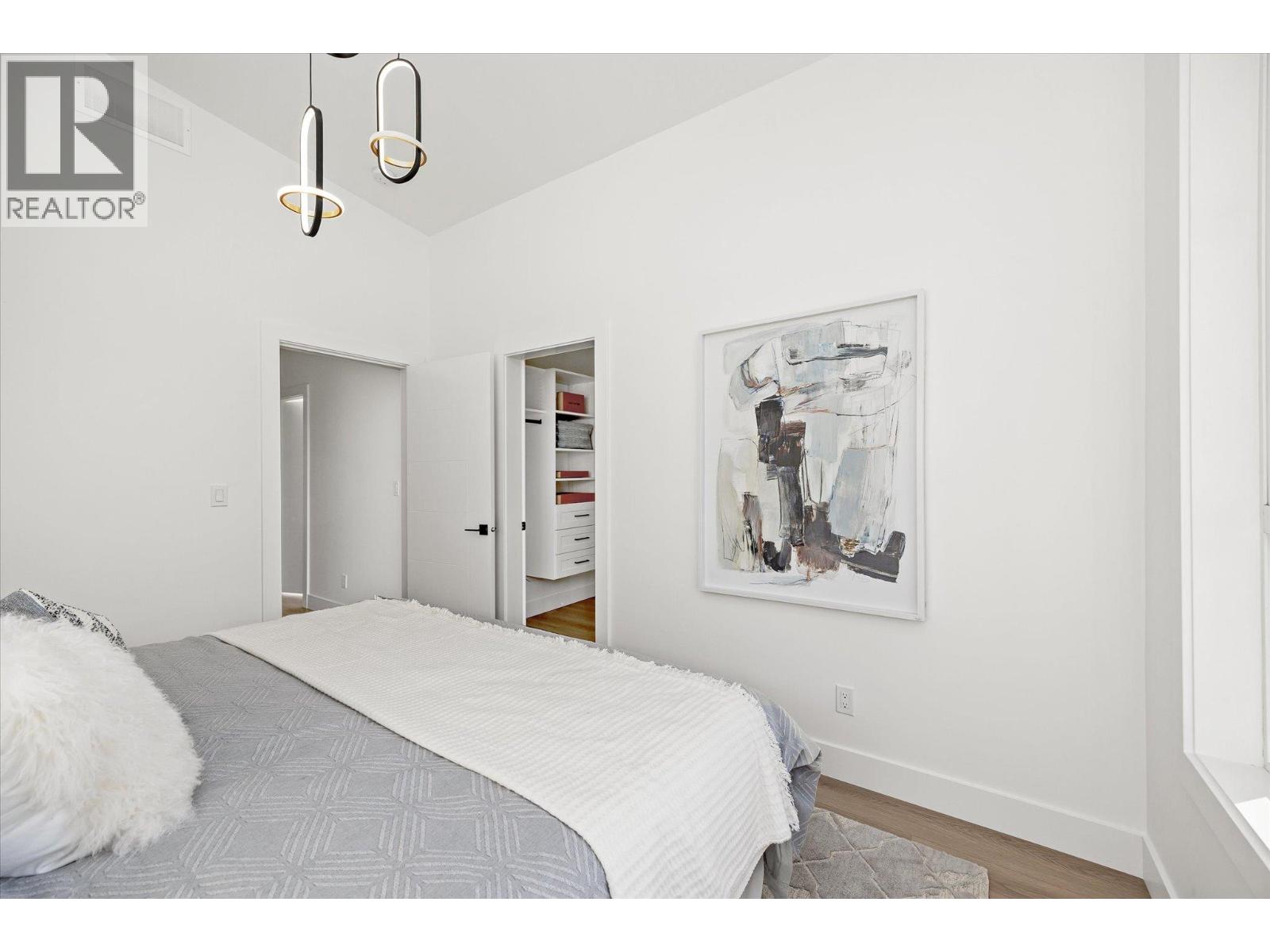 1 745 Patterson Avenue, Kelowna