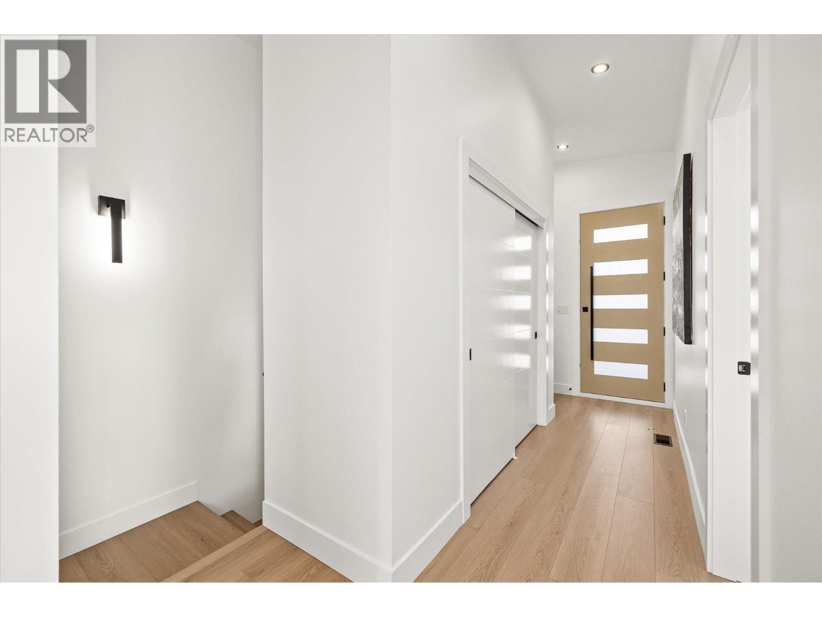 1 745 Patterson Avenue, Kelowna