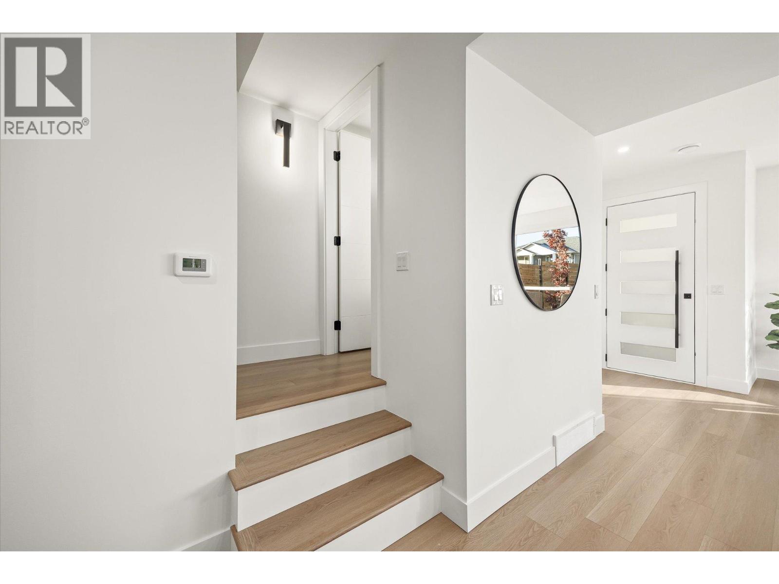 1 745 Patterson Avenue, Kelowna