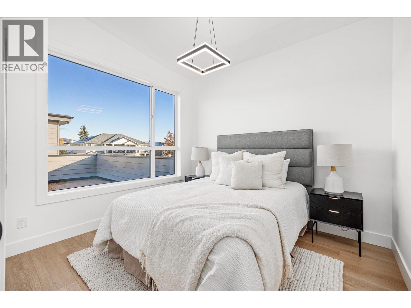 1 745 Patterson Avenue, Kelowna