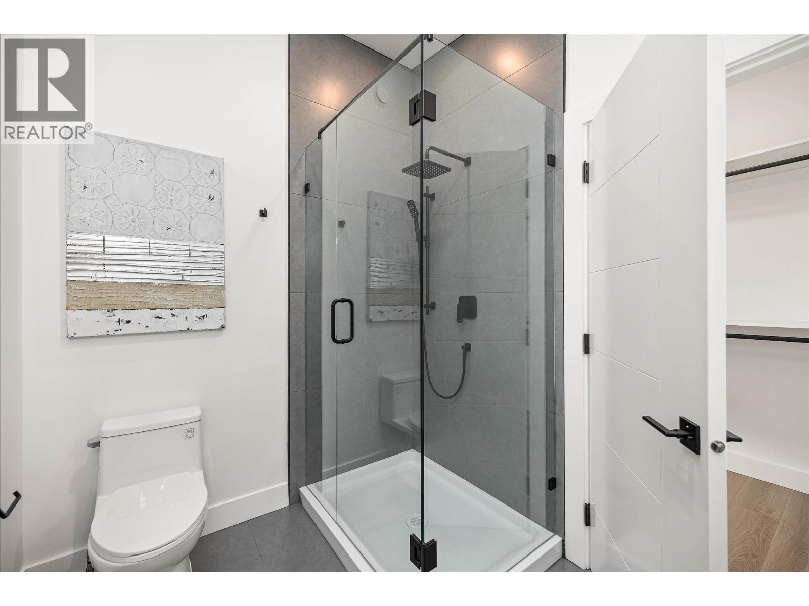 1 745 Patterson Avenue, Kelowna
