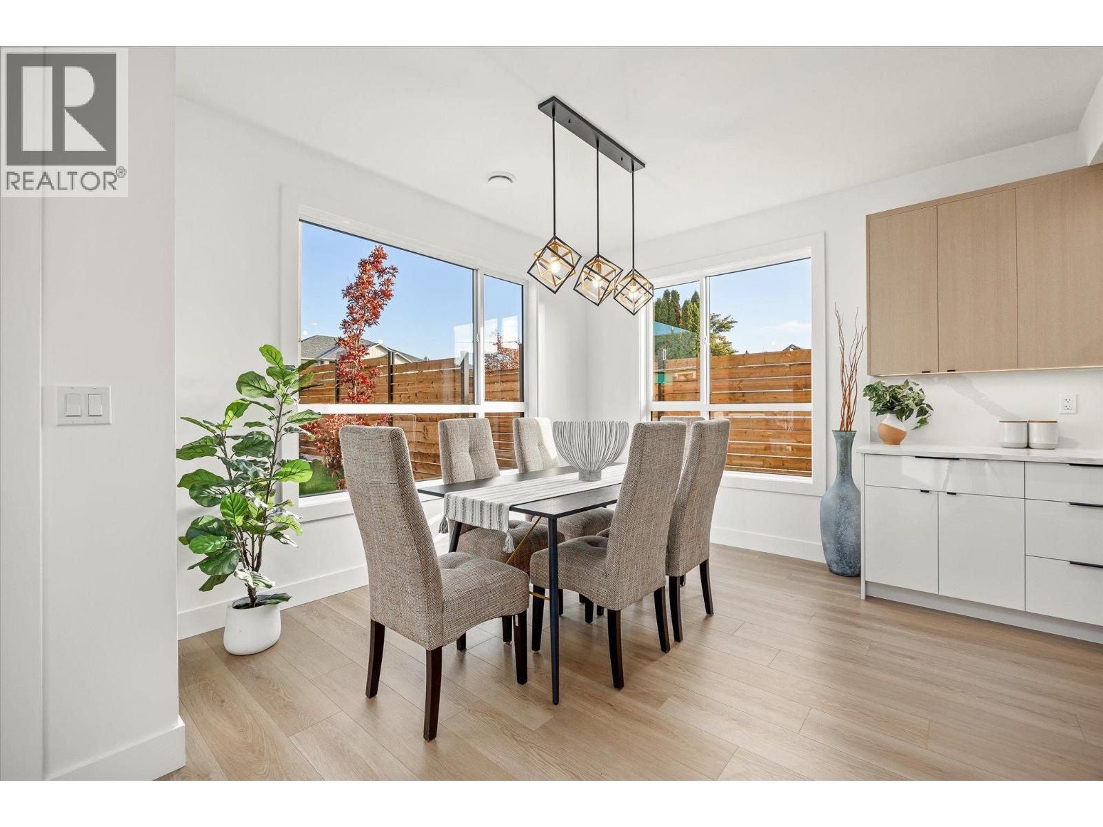 1 745 Patterson Avenue, Kelowna