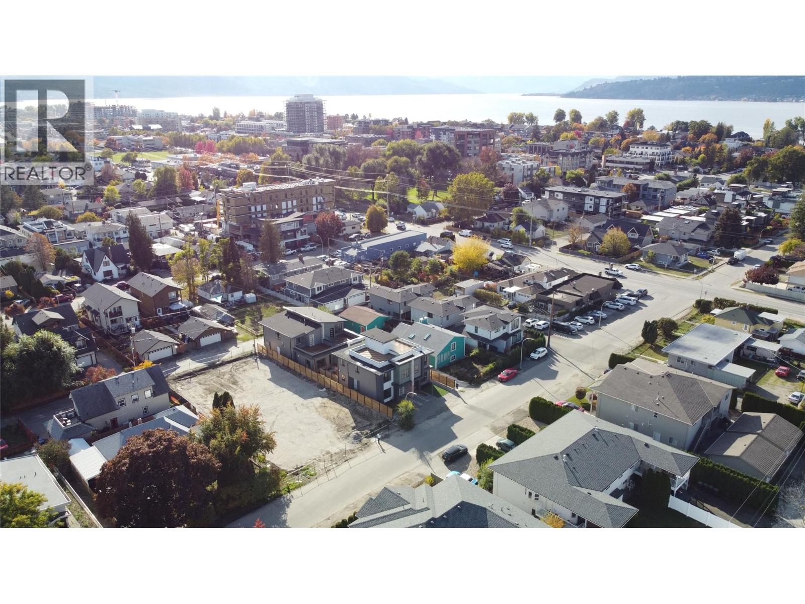 1 745 Patterson Avenue, Kelowna