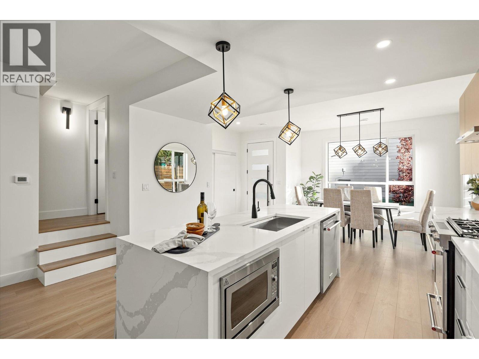 1 745 Patterson Avenue, Kelowna