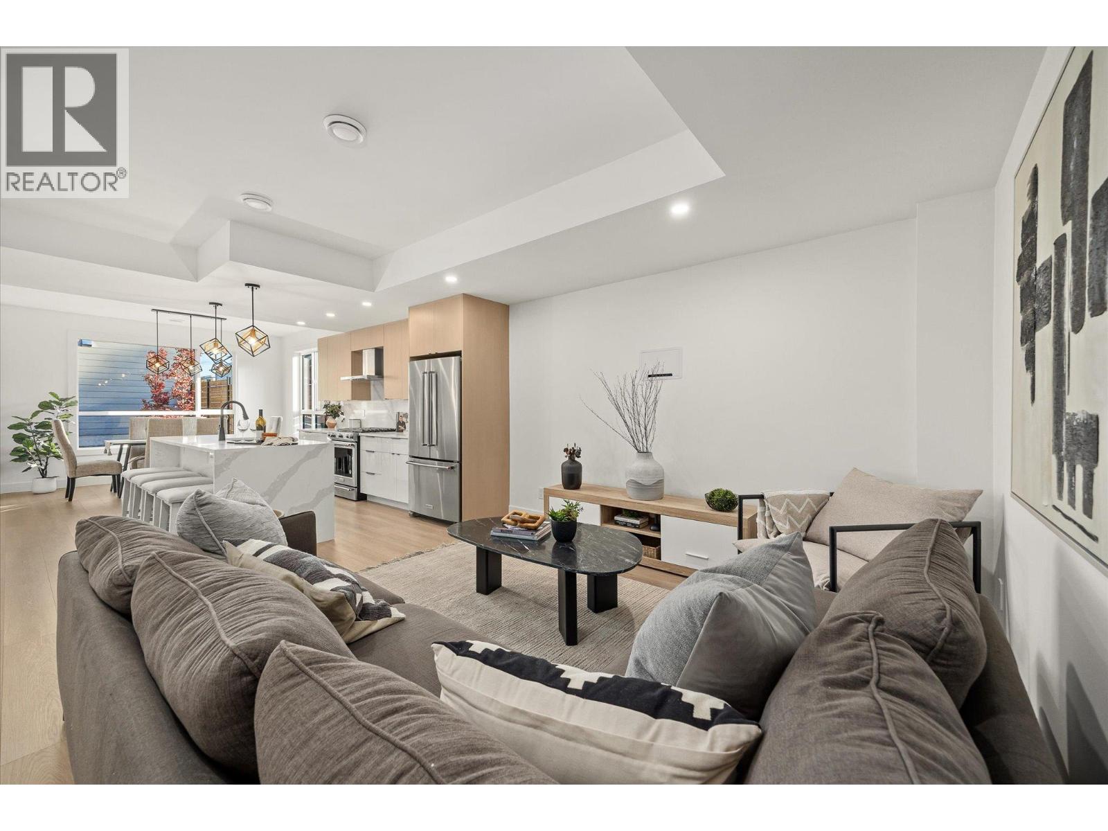 1 745 Patterson Avenue, Kelowna