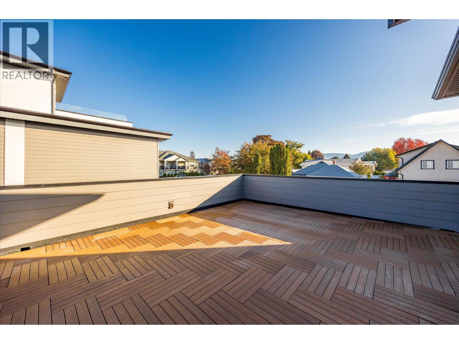 1 745 Patterson Avenue, Kelowna