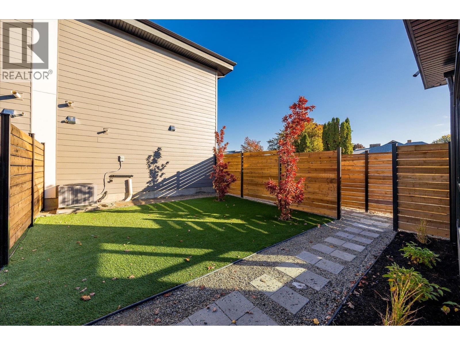 1 745 Patterson Avenue, Kelowna