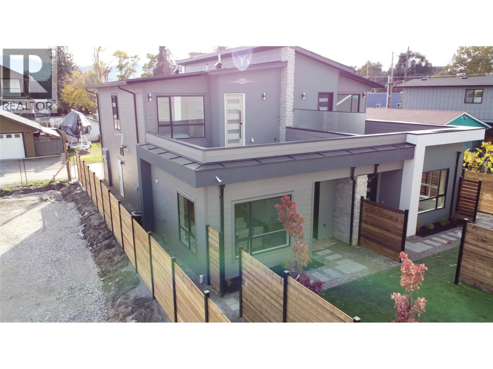 1 745 Patterson Avenue, Kelowna