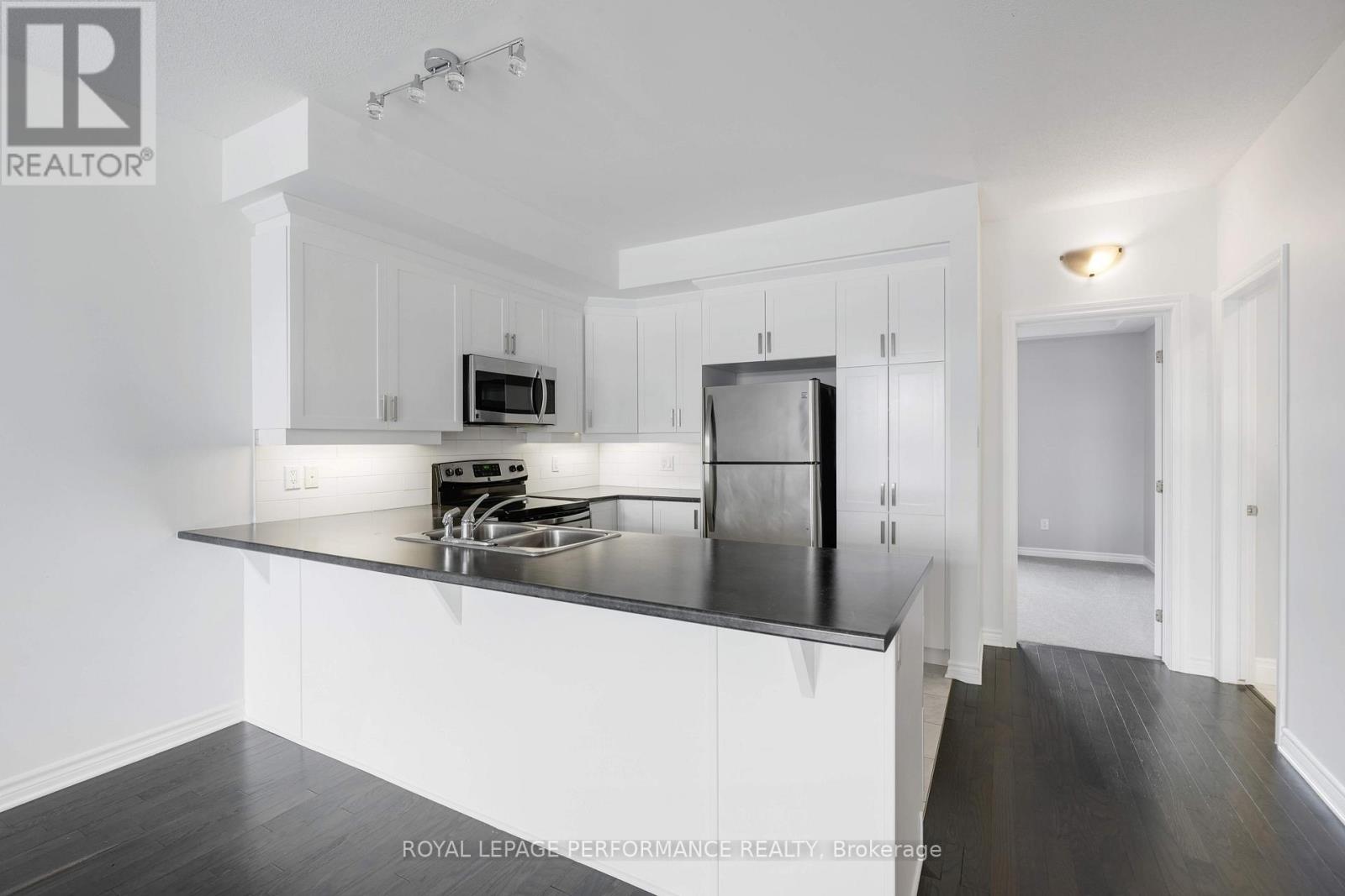 Photo 14 of 53 121 Poplin Street, Ottawa ON