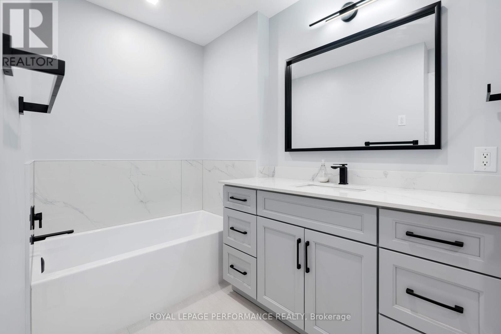 Photo 21 of 53 121 Poplin Street, Ottawa ON
