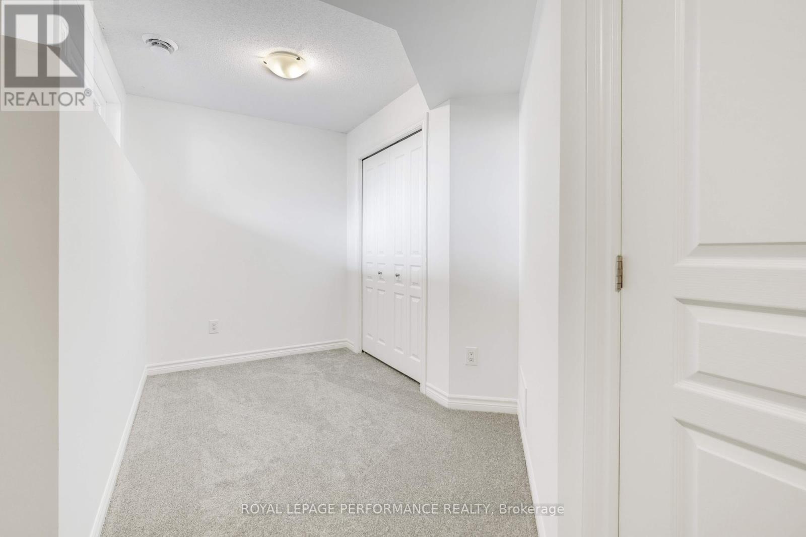 Photo 31 of 53 121 Poplin Street, Ottawa ON