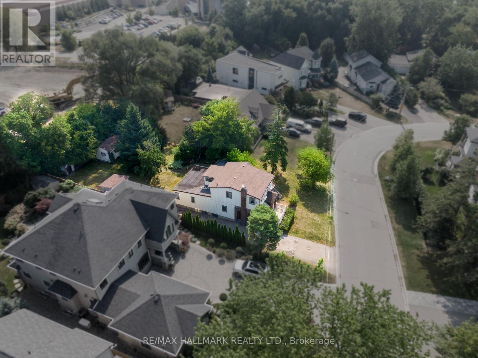 Photo 2 of 724 728 Montbeck Crescent, Mississauga ON