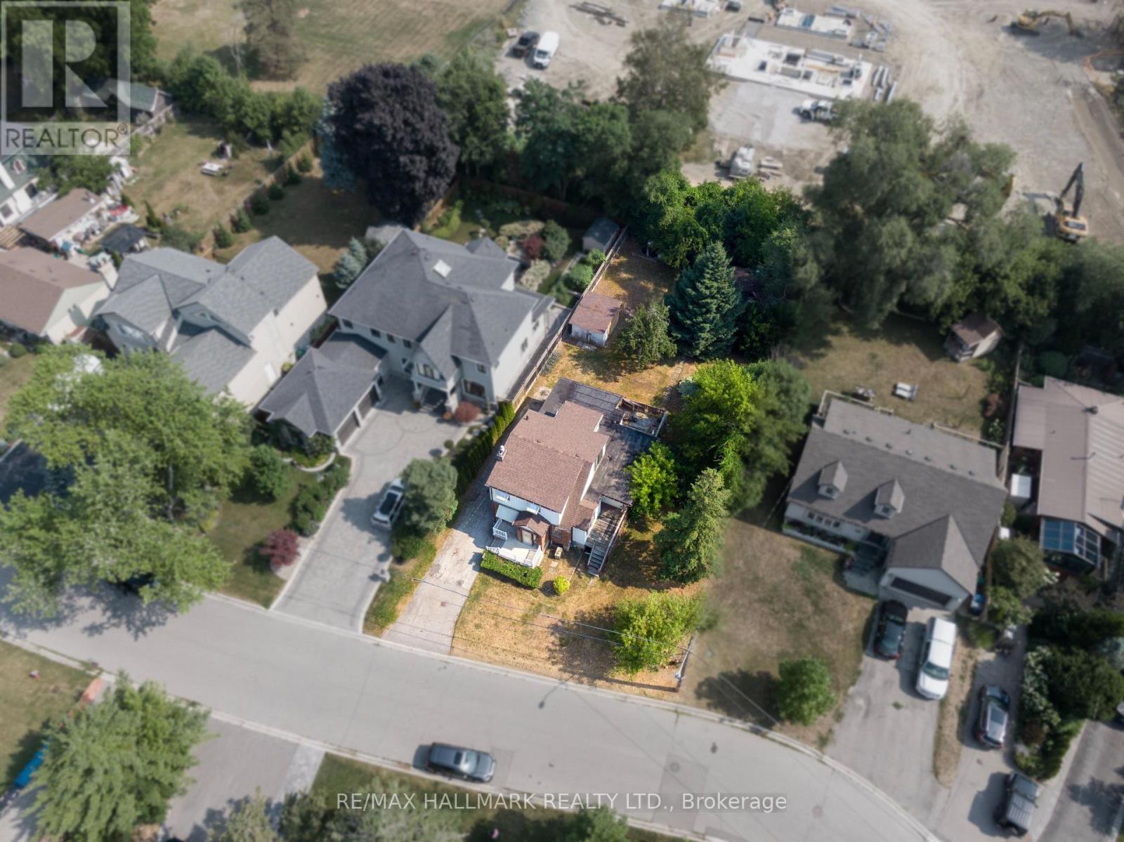 Photo 3 of 724 728 Montbeck Crescent, Mississauga ON