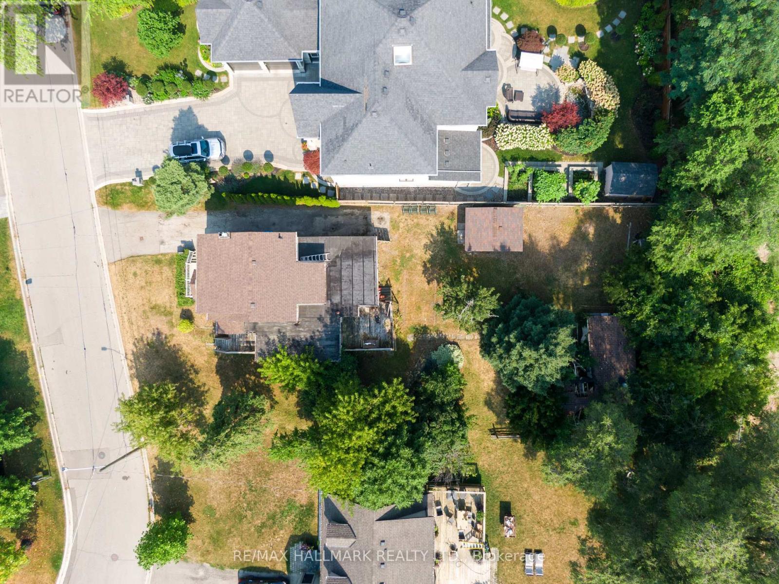 Photo 4 of 724 728 Montbeck Crescent, Mississauga ON