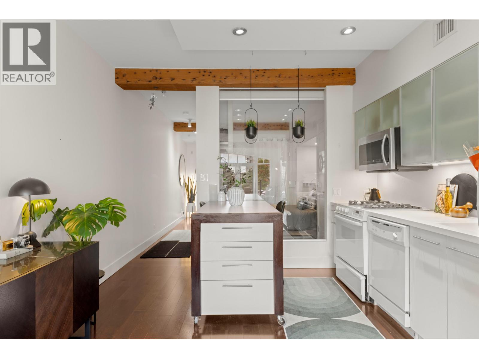 Photo 16 of 408 1275 Hamilton Street, Vancouver BC