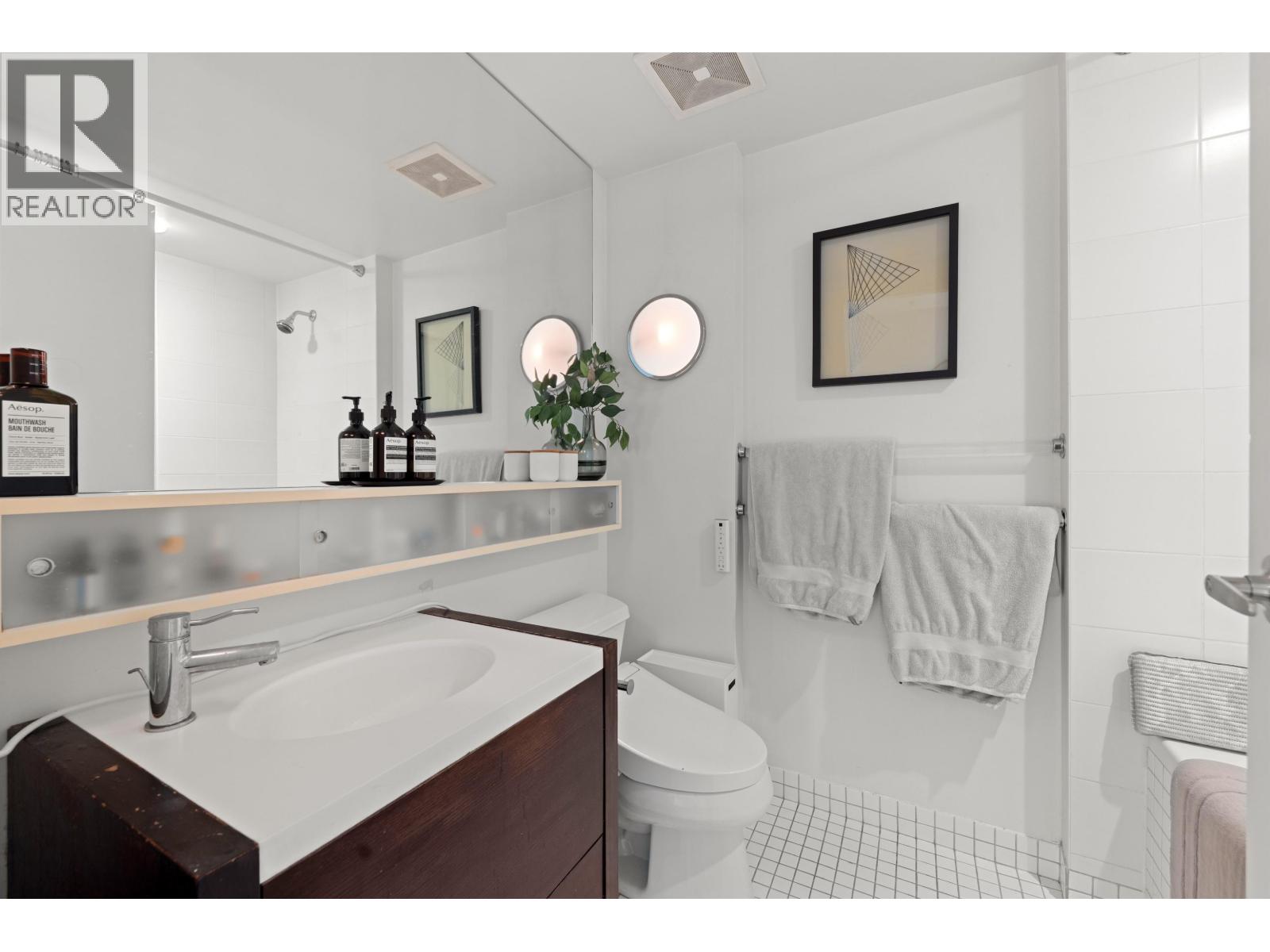Photo 22 of 408 1275 Hamilton Street, Vancouver BC