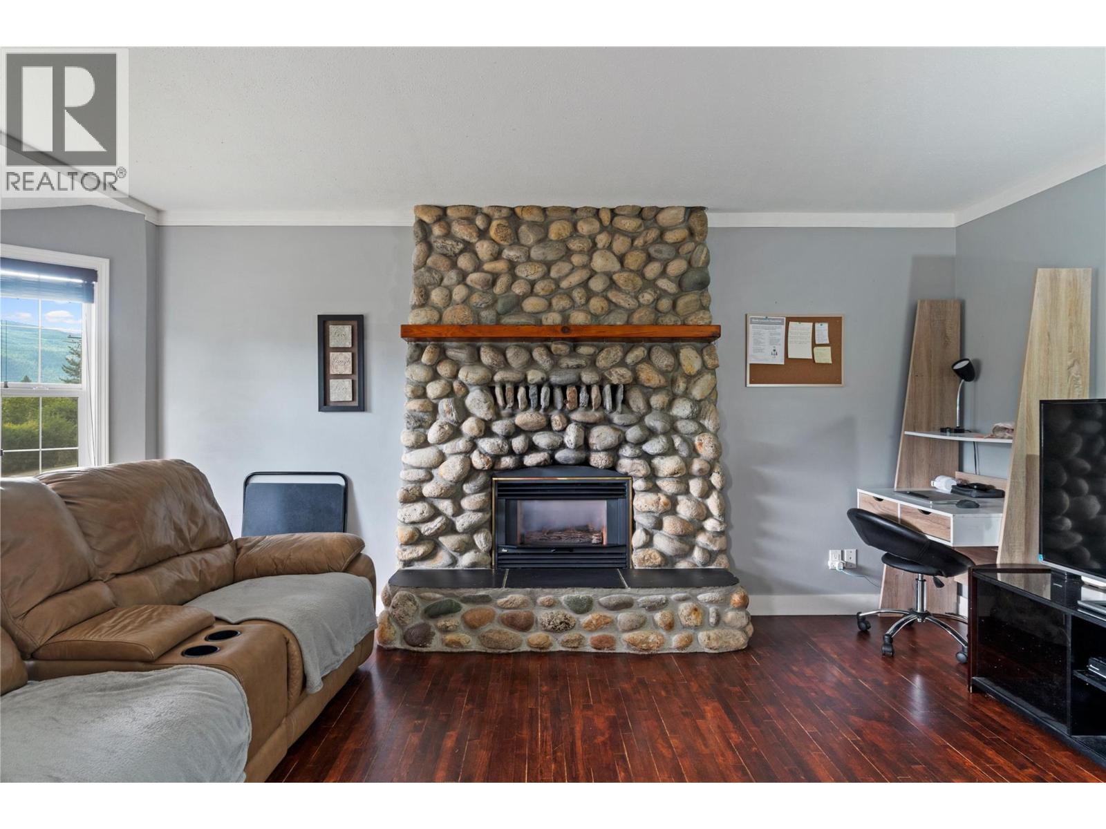  124 Salmon Arm Drive, Enderby