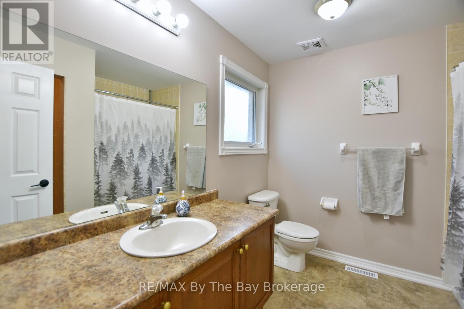 Photo 27 of 424 Ramblewood Drive, Wasaga Beach ON
