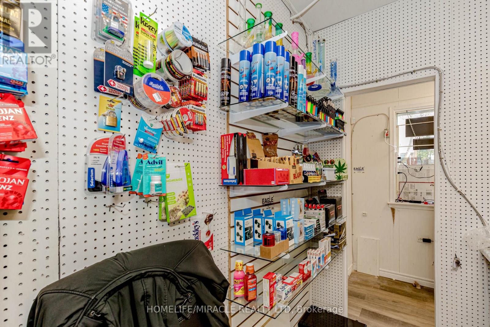 Photo 19 of 136 Cooper Street, Cambridge ON