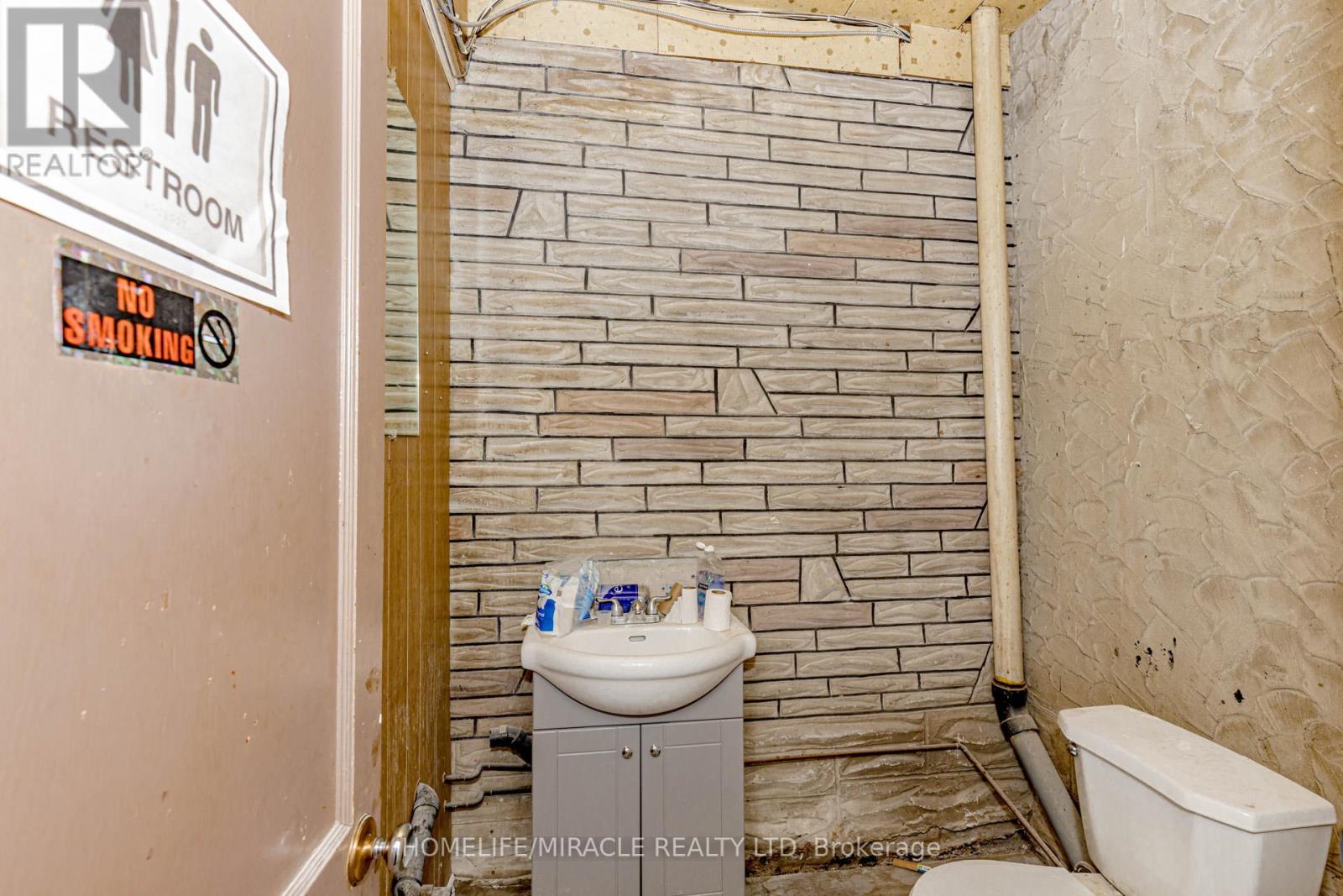 Photo 14 of 136 Cooper Street, Cambridge ON