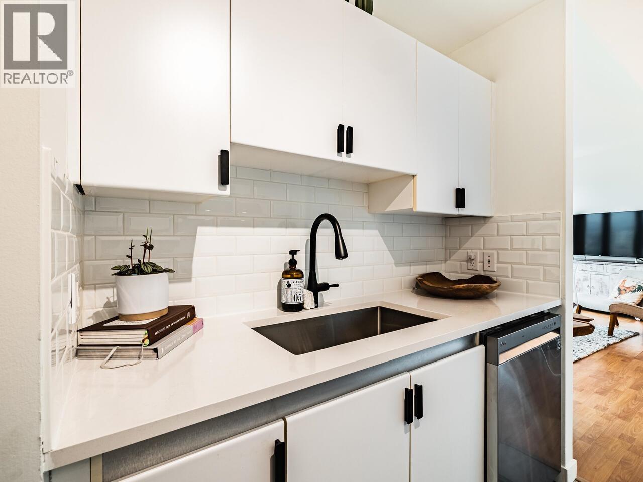 Photo 11 of 1610 989 Nelson Street, Vancouver BC
