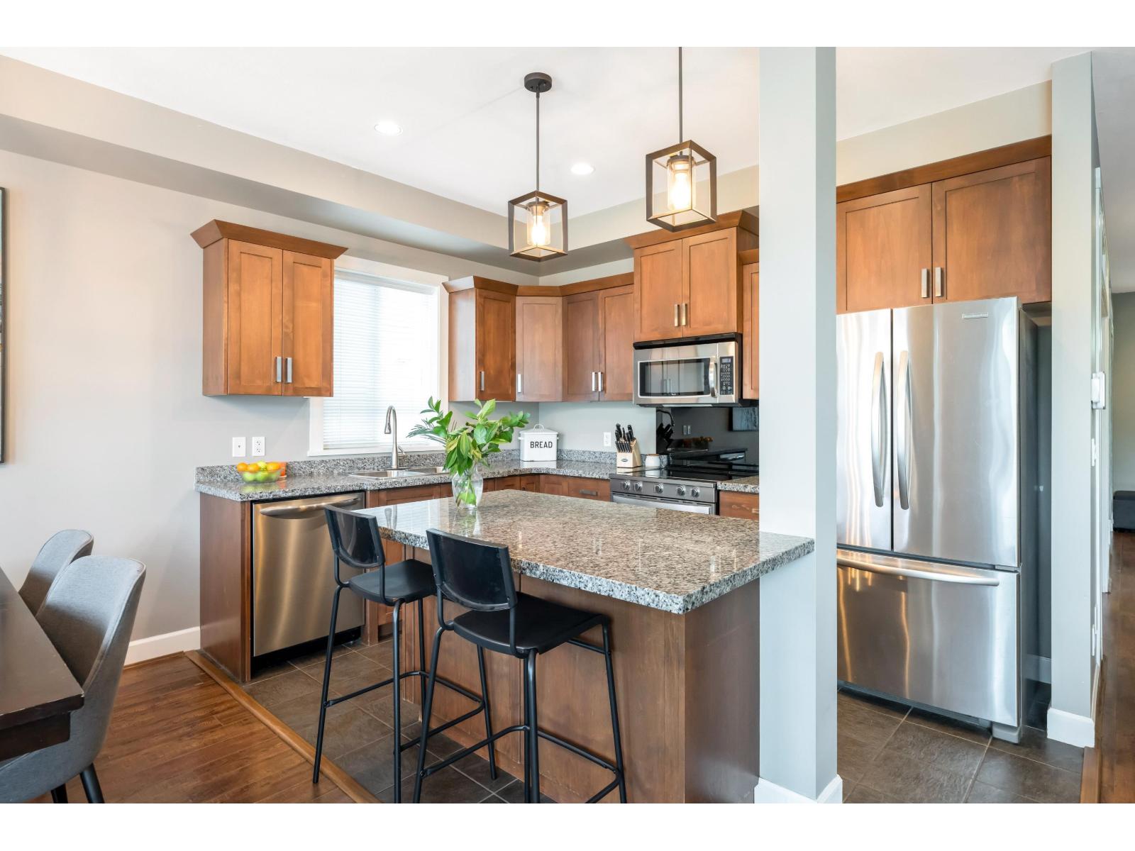 Photo 5 of 21113 79 A Avenue, Langley BC