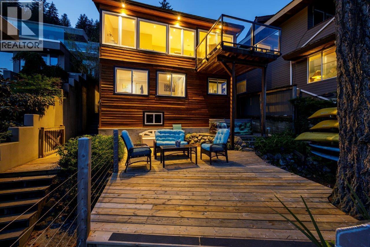 Photo 14 of 2730 Panorama Drive, North Vancouver BC