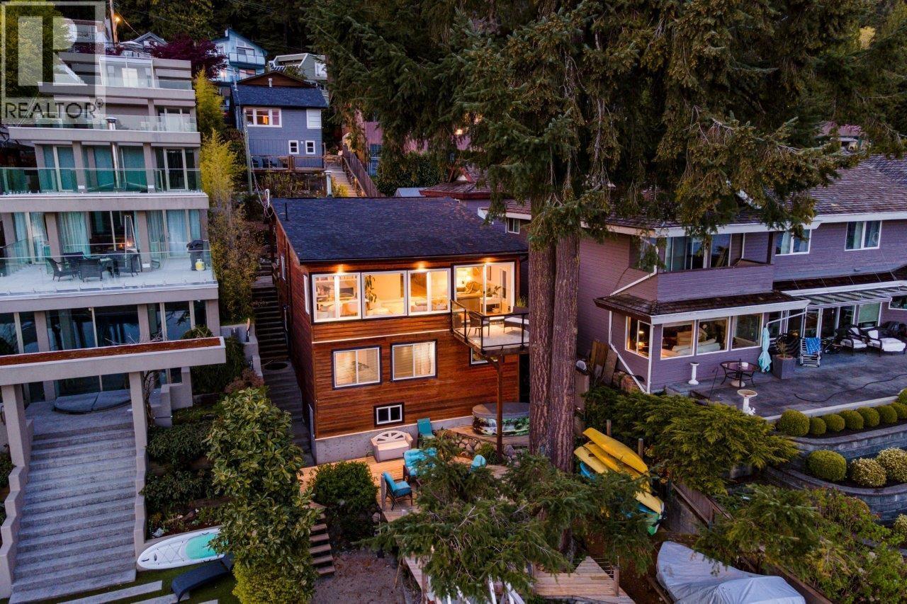 Photo 10 of 2730 Panorama Drive, North Vancouver BC