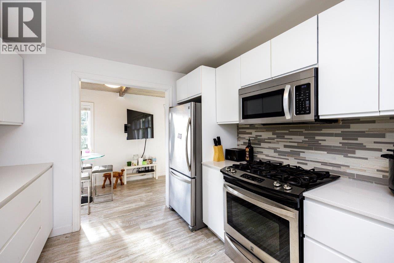 Photo 3 of 2730 Panorama Drive, North Vancouver BC