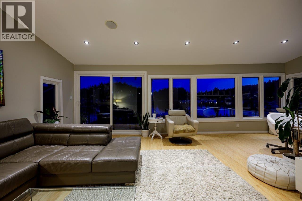 Photo 2 of 2730 Panorama Drive, North Vancouver BC