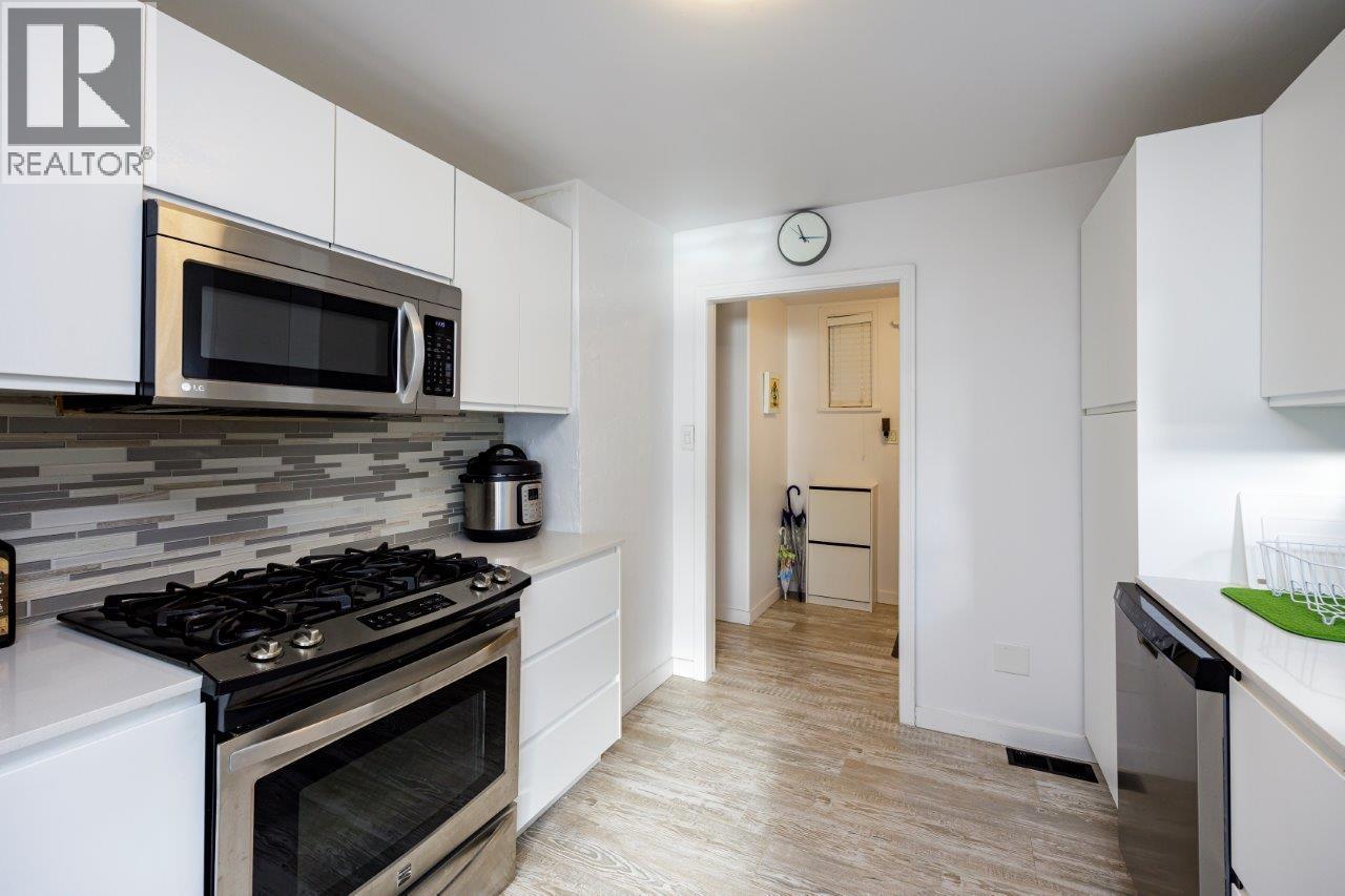 Photo 9 of 2730 Panorama Drive, North Vancouver BC