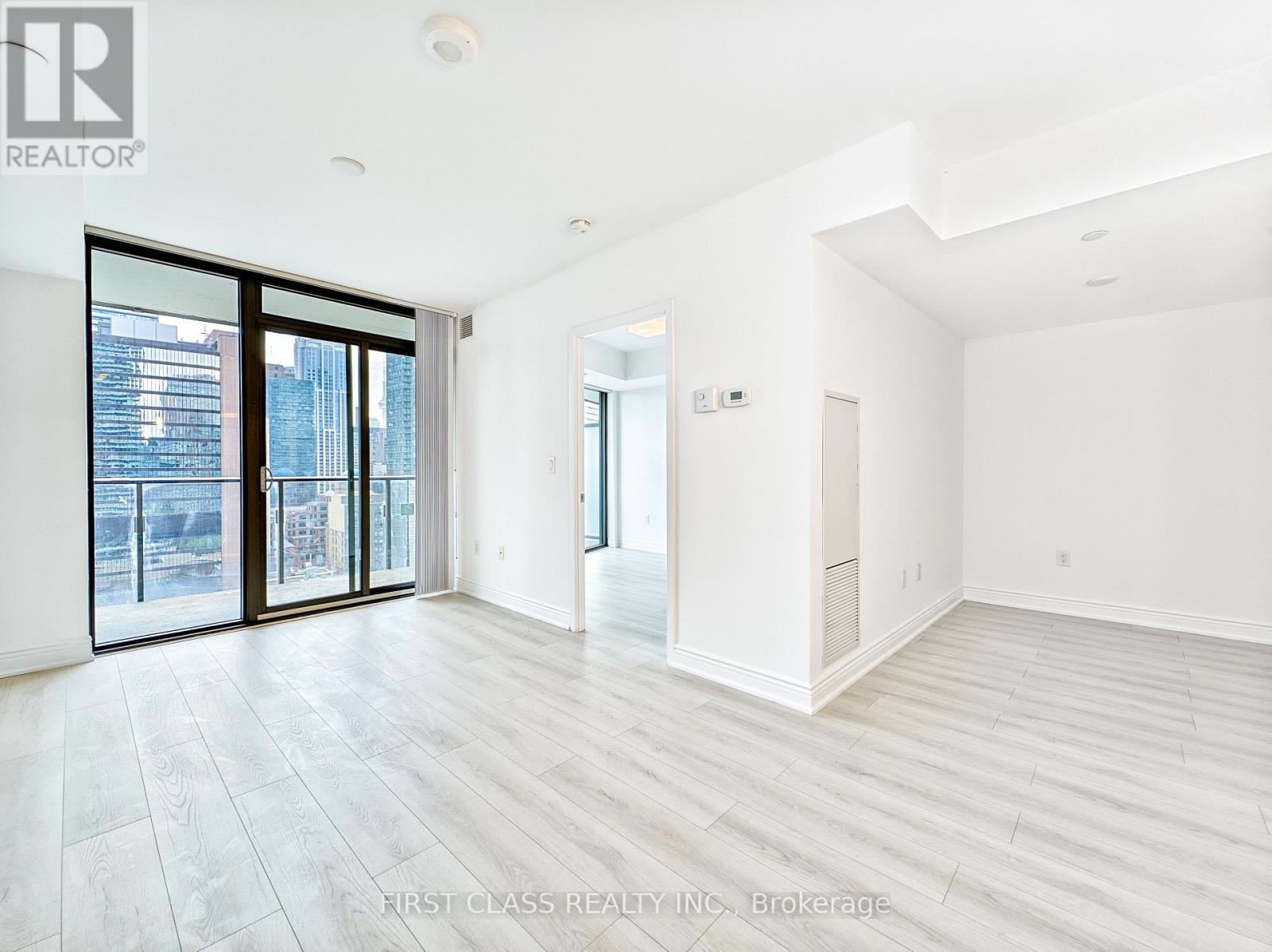 Photo 11 of 1404 11 Wellesley Street W, Toronto ON