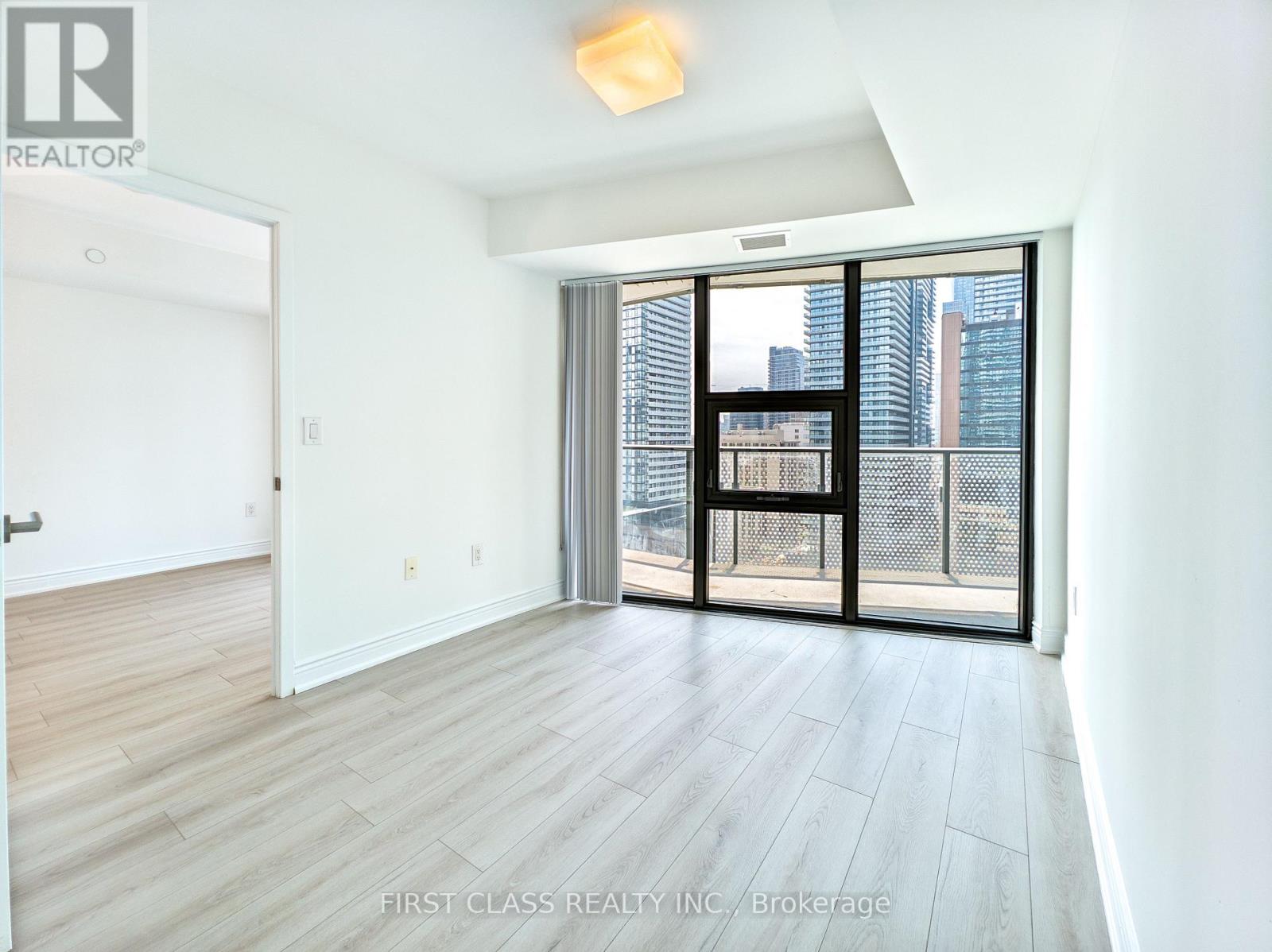 Photo 18 of 1404 11 Wellesley Street W, Toronto ON