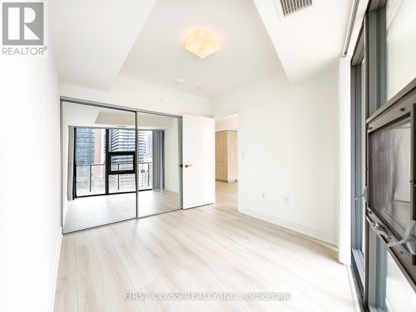 Photo 19 of 1404 11 Wellesley Street W, Toronto ON
