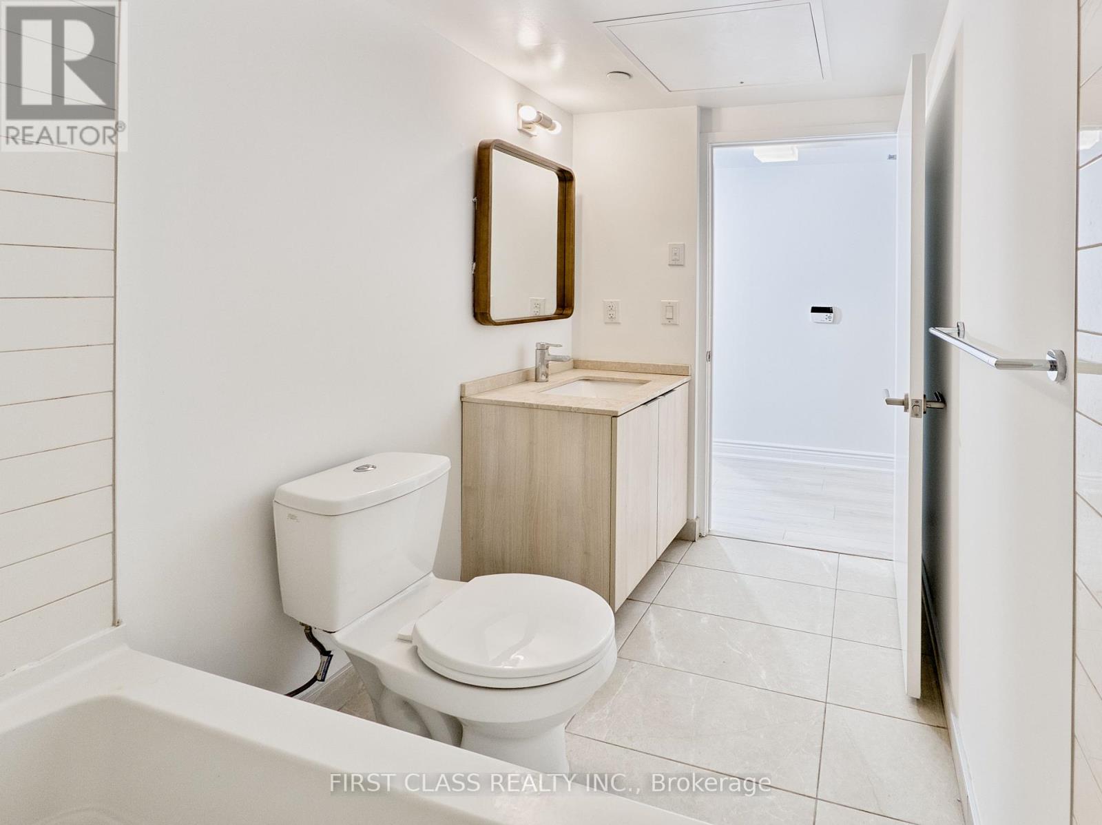 Photo 22 of 1404 11 Wellesley Street W, Toronto ON