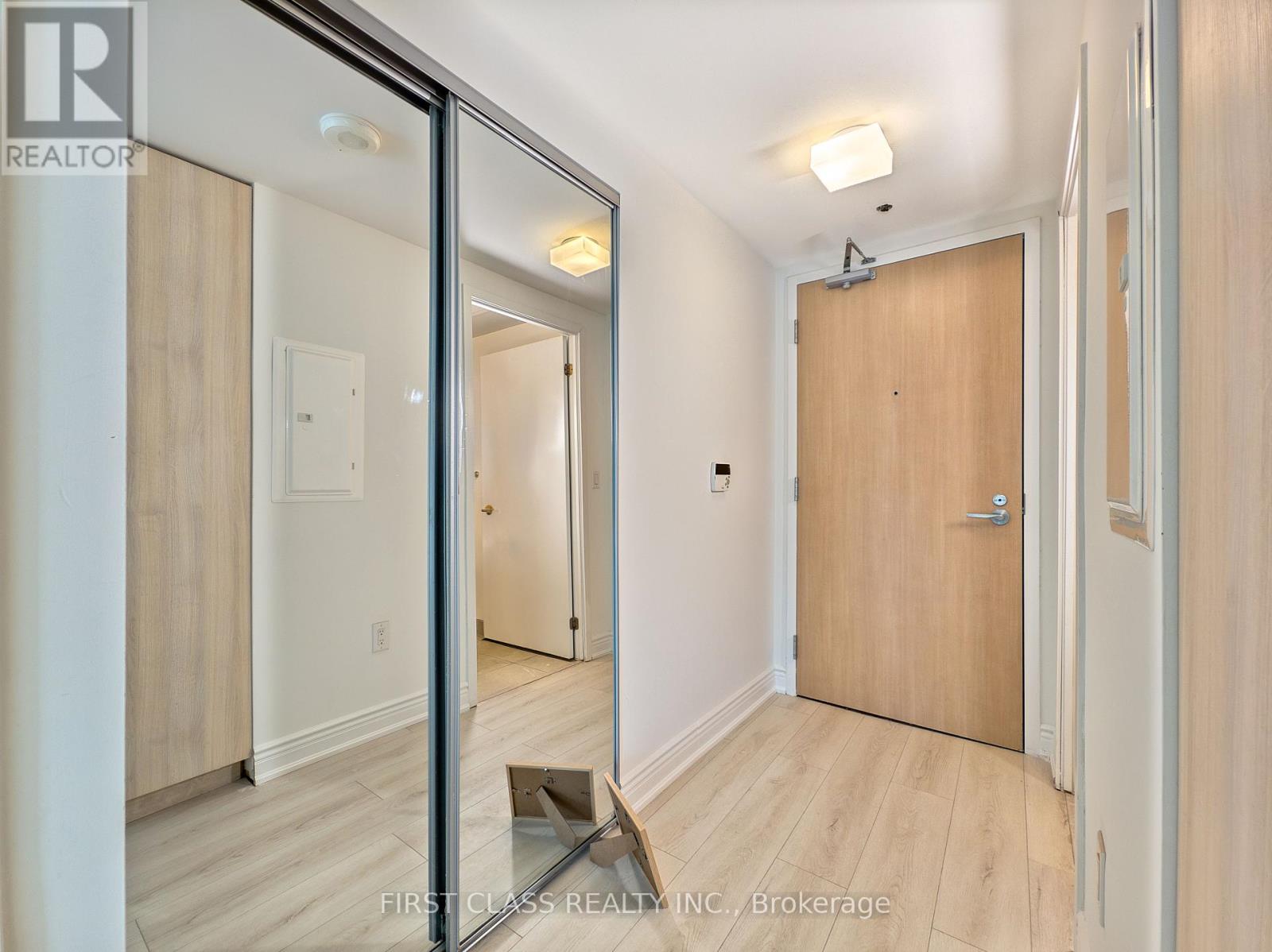 Photo 23 of 1404 11 Wellesley Street W, Toronto ON