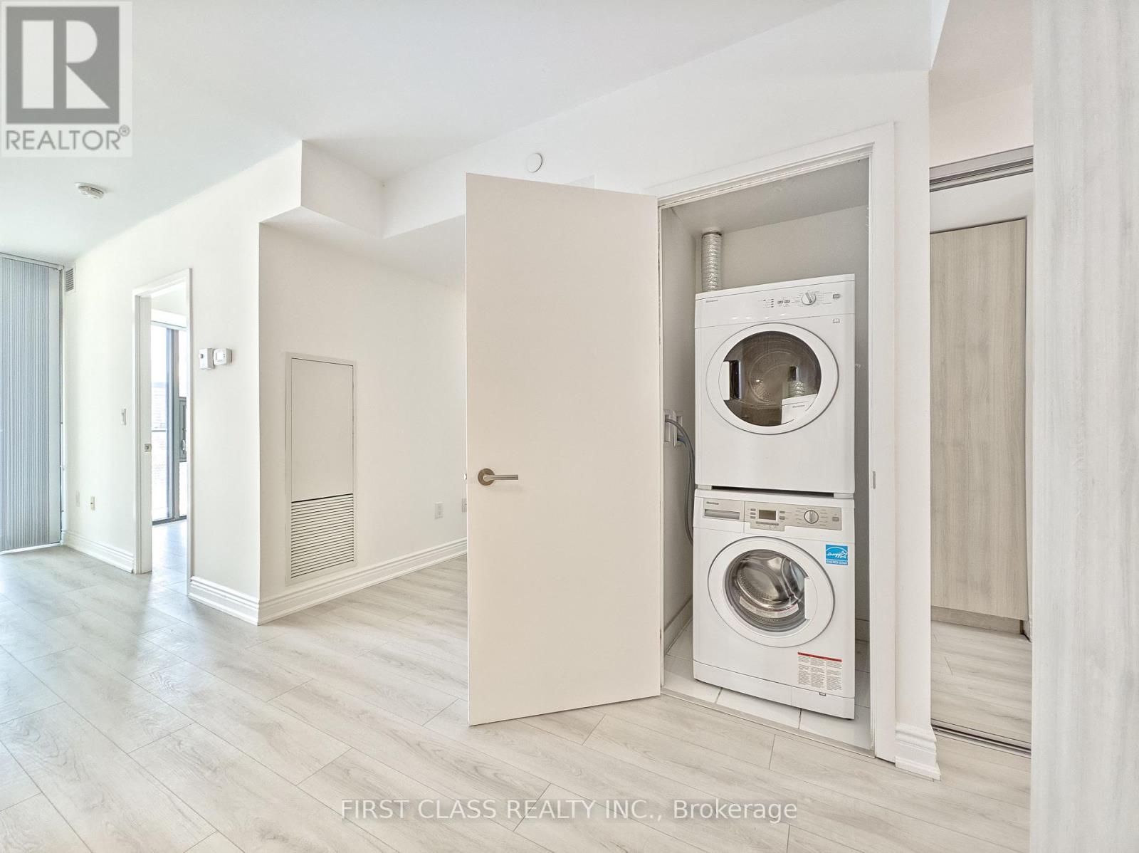 Photo 24 of 1404 11 Wellesley Street W, Toronto ON