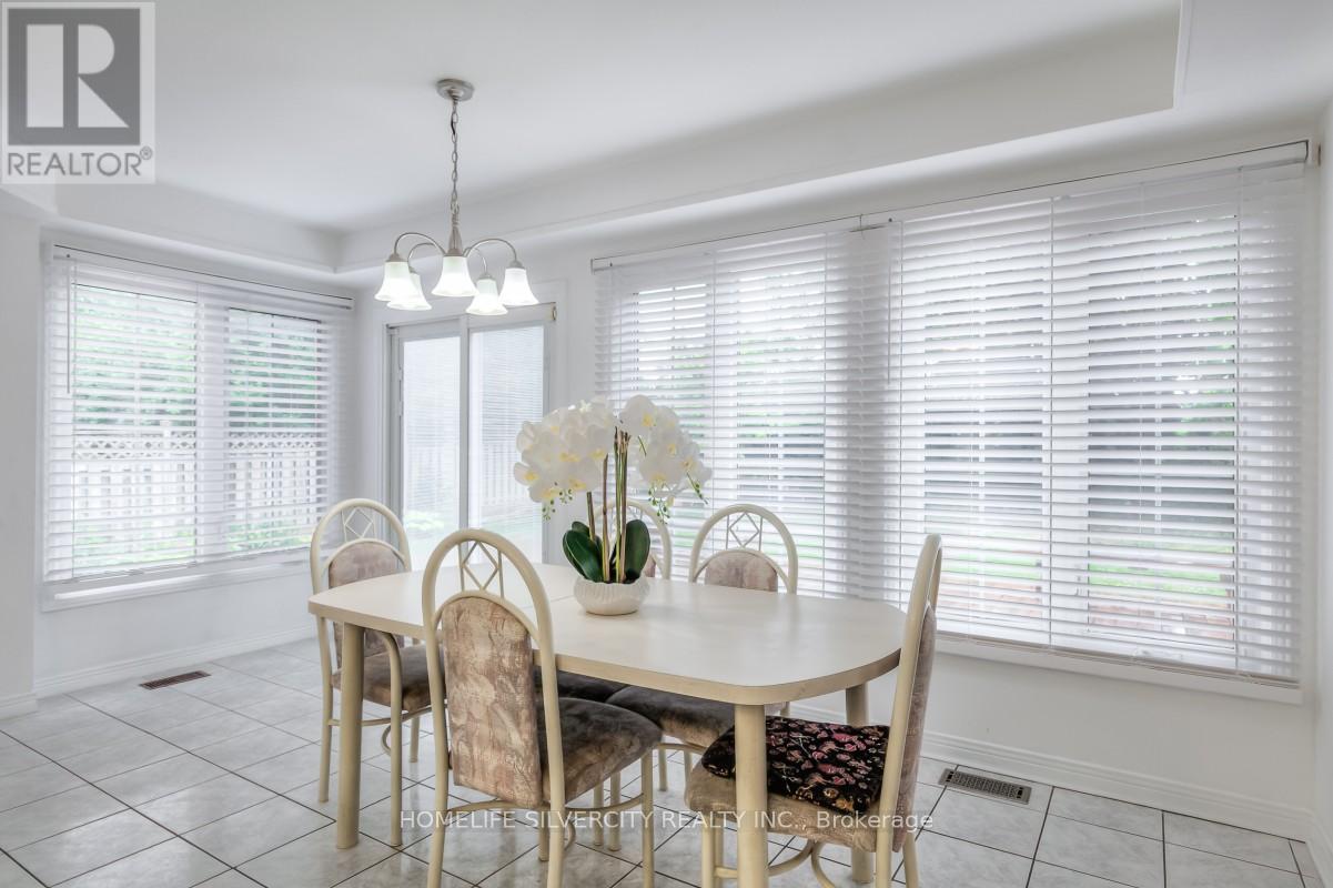 Photo 6 of 5 Braebrook Drive, Whitby ON