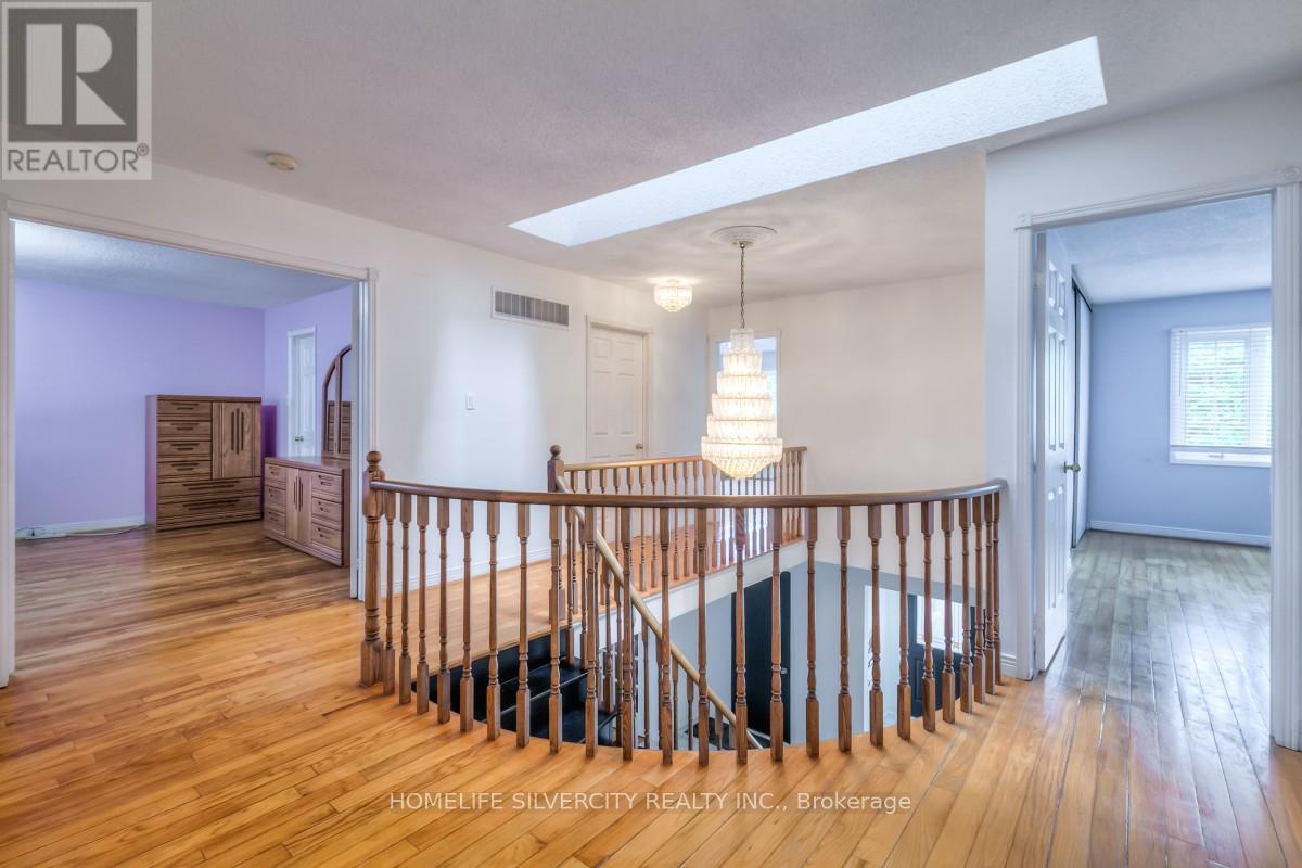 Photo 3 of 5 Braebrook Drive, Whitby ON