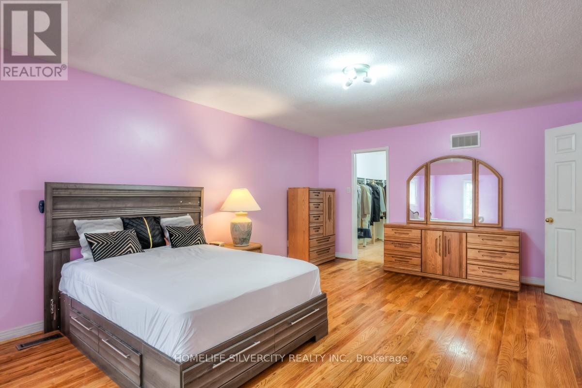 Photo 5 of 5 Braebrook Drive, Whitby ON